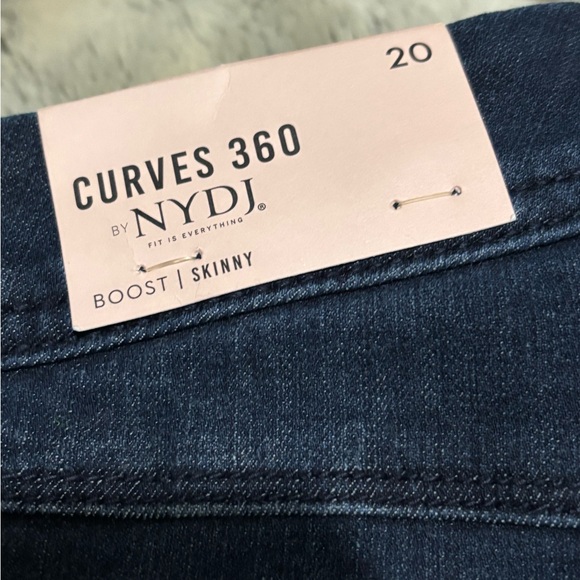 Woman’s Jean (Lot 2) - Picture 2 of 8